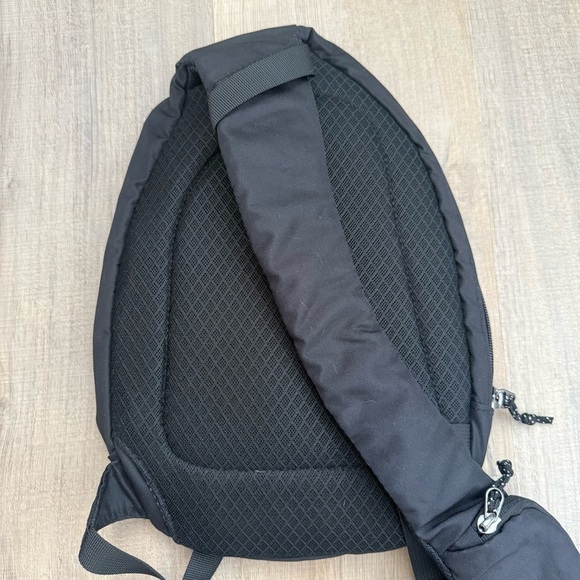 Black Montecristo Sling / Travel Bag - Picture 5 of 7